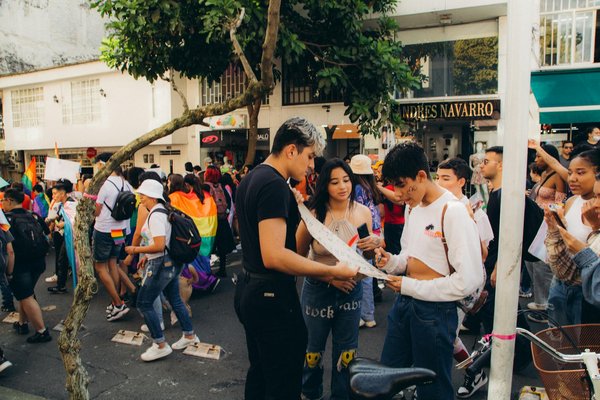 Médaille de baptême ange : l'évolution des styles modernes et traditionnels